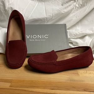 Vionic Leather Moccasins - Debbie
Burgundy 8 Medium